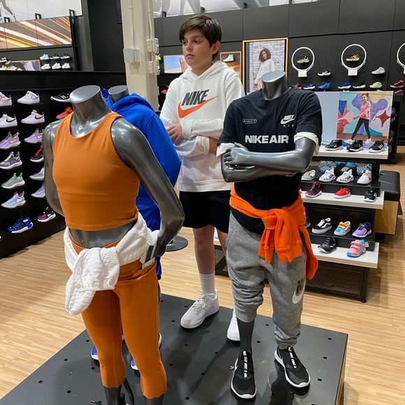 Meet your Posher, Vicki - Picture 5 of 10